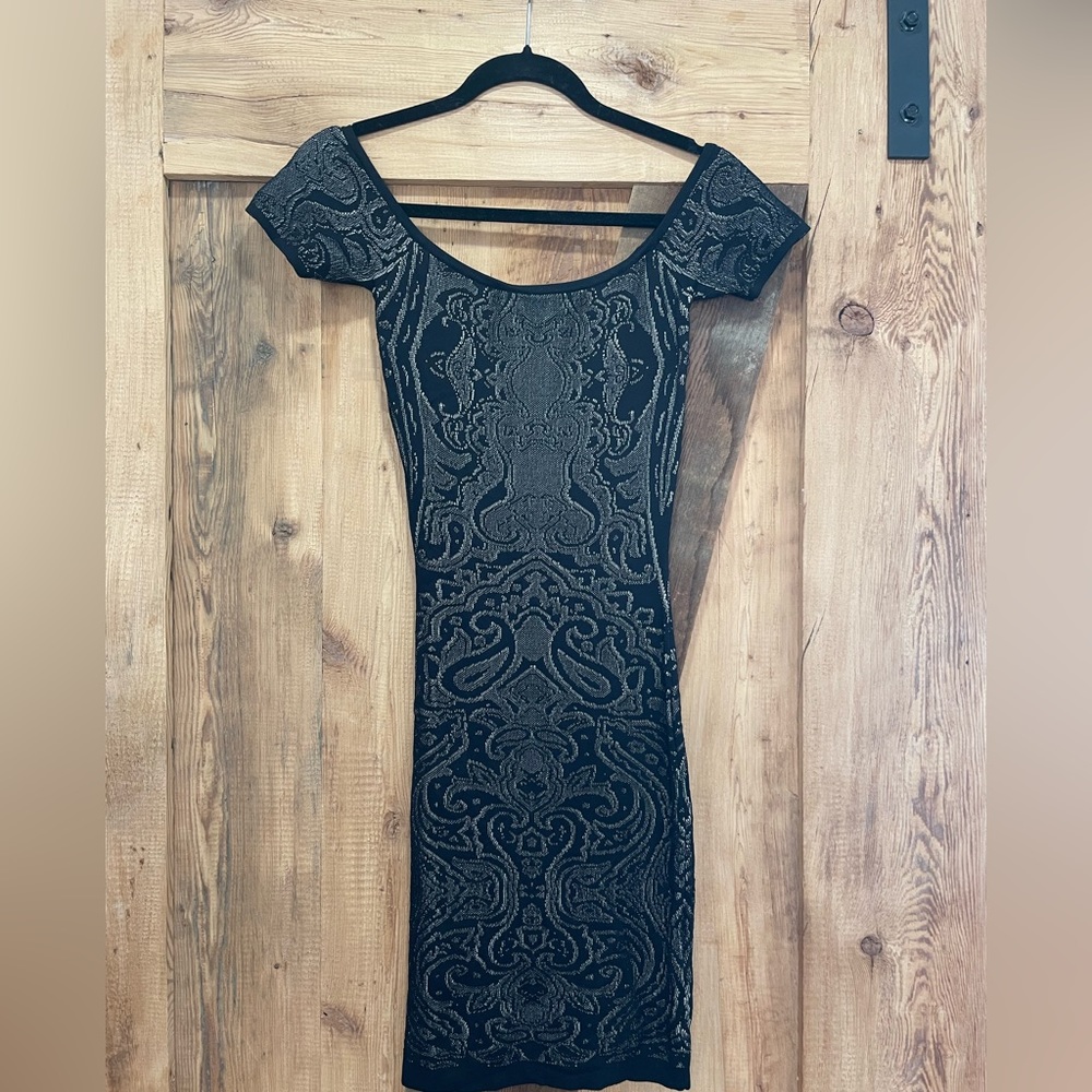 Guess Mini Dress Size S .Black .Elegant.Streachy Materiał .Perfect Condition .